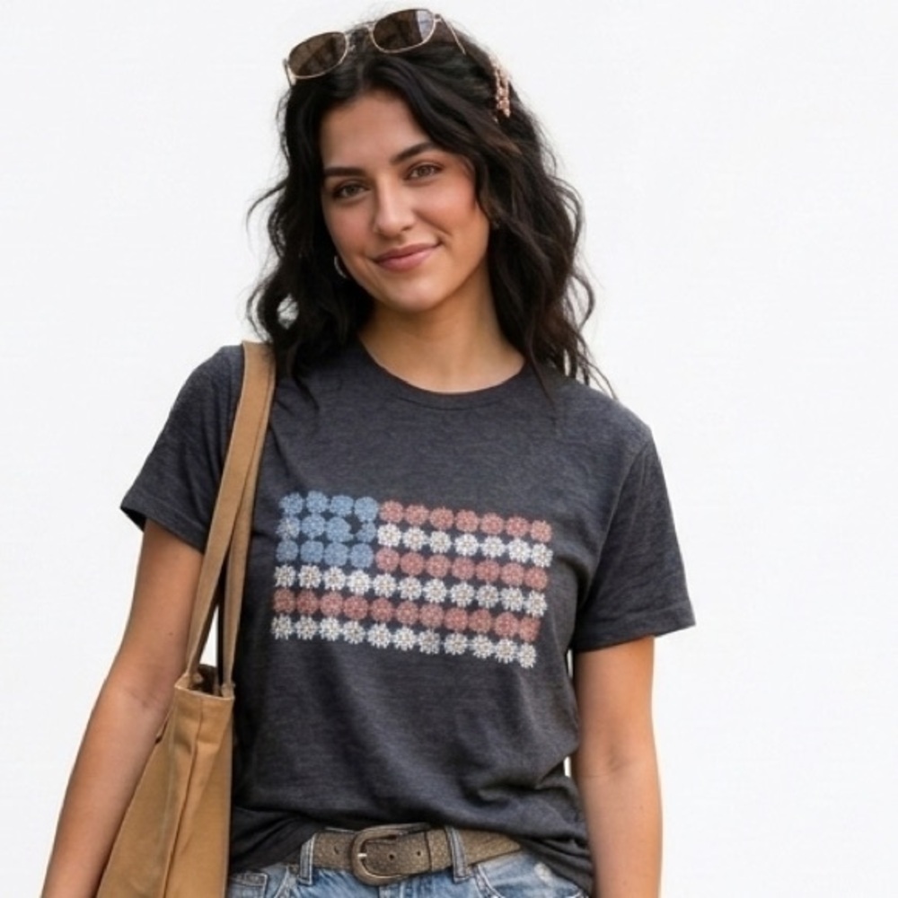 Women's Charcoal Graphic Tee Size Large